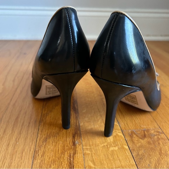 WHBM Black Leather 3.5” Inch Heel with Tan Piping and Tassel Detail. Size 8 - Picture 6 of 6